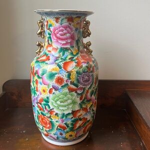 Chinese porcelain vase, Yuhuchunping (pear-shaped) vase, Mille Fleurs